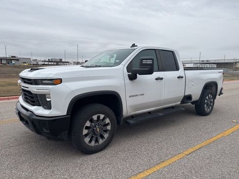 Used 2024 Chevrolet Silverado 2500 Custom w/ Custom Convenience Package image 1