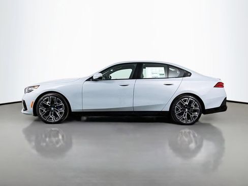 Used 2025 BMW 530i xDrive 530i xDrive w/ M Sport Package image 4