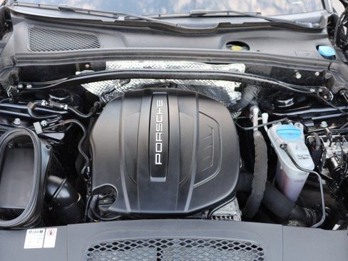 Used 2018 Porsche Macan Sport Edition AWD/4WD image 55