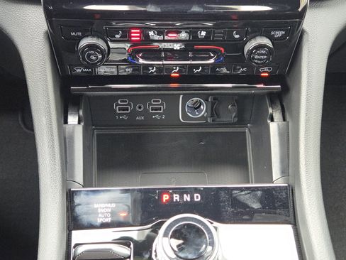 New 2025 Jeep Grand Cherokee Limited w/ Luxury Tech Group II image 16