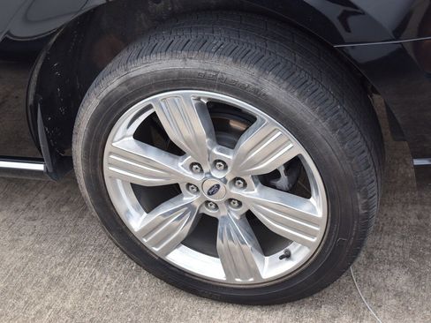 Used 2023 Ford Expedition Platinum image 9