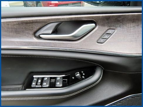 Certified 2023 Jeep Grand Cherokee Overland image 12