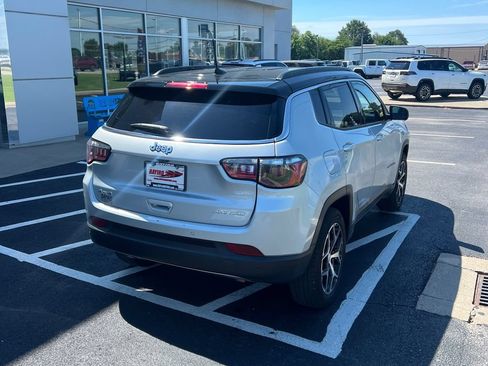 Used 2024 Jeep Compass Limited AWD/4WD image 9