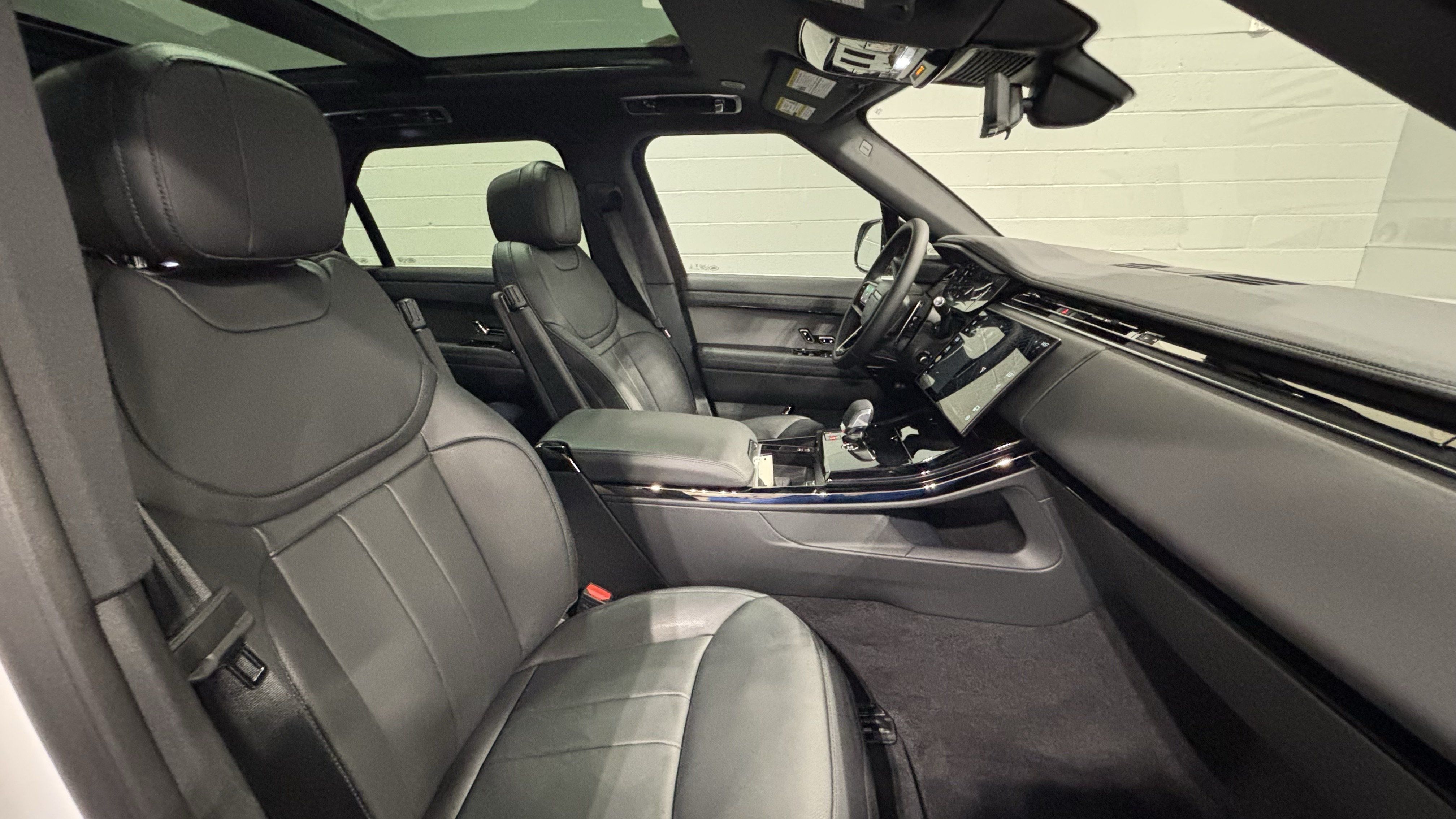 New 2026 Land Rover Range Rover Sport Dynamic SE AWD/4WD image 14