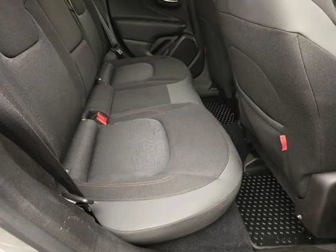 Used 2021 Jeep Renegade Trailhawk AWD/4WD image 13