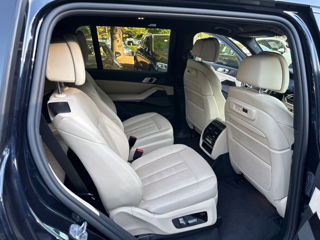Used 2021 BMW X7 xDrive40i w/ M Sport Package AWD/4WD image 16