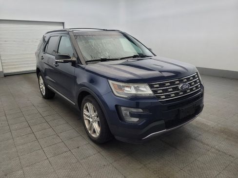 Used 2017 Ford Explorer XLT w/ Equipment Group 202A AWD/4WD image 13