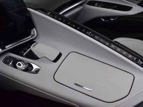 Used 2021 Chevrolet Corvette Stingray Premium Conv w/ Z51 Performance Package image 20