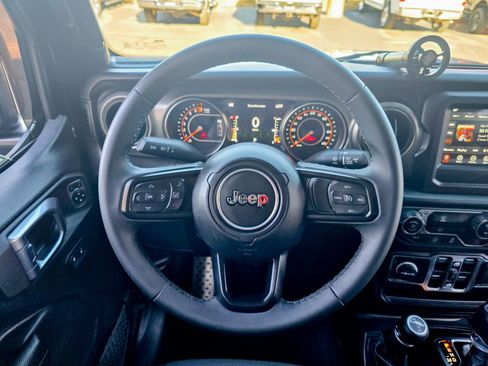 Used 2023 Jeep Gladiator Willys image 34