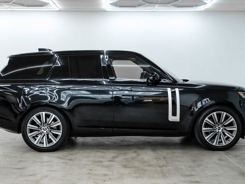 Used 2023 Land Rover Range Rover Autobiography image 6