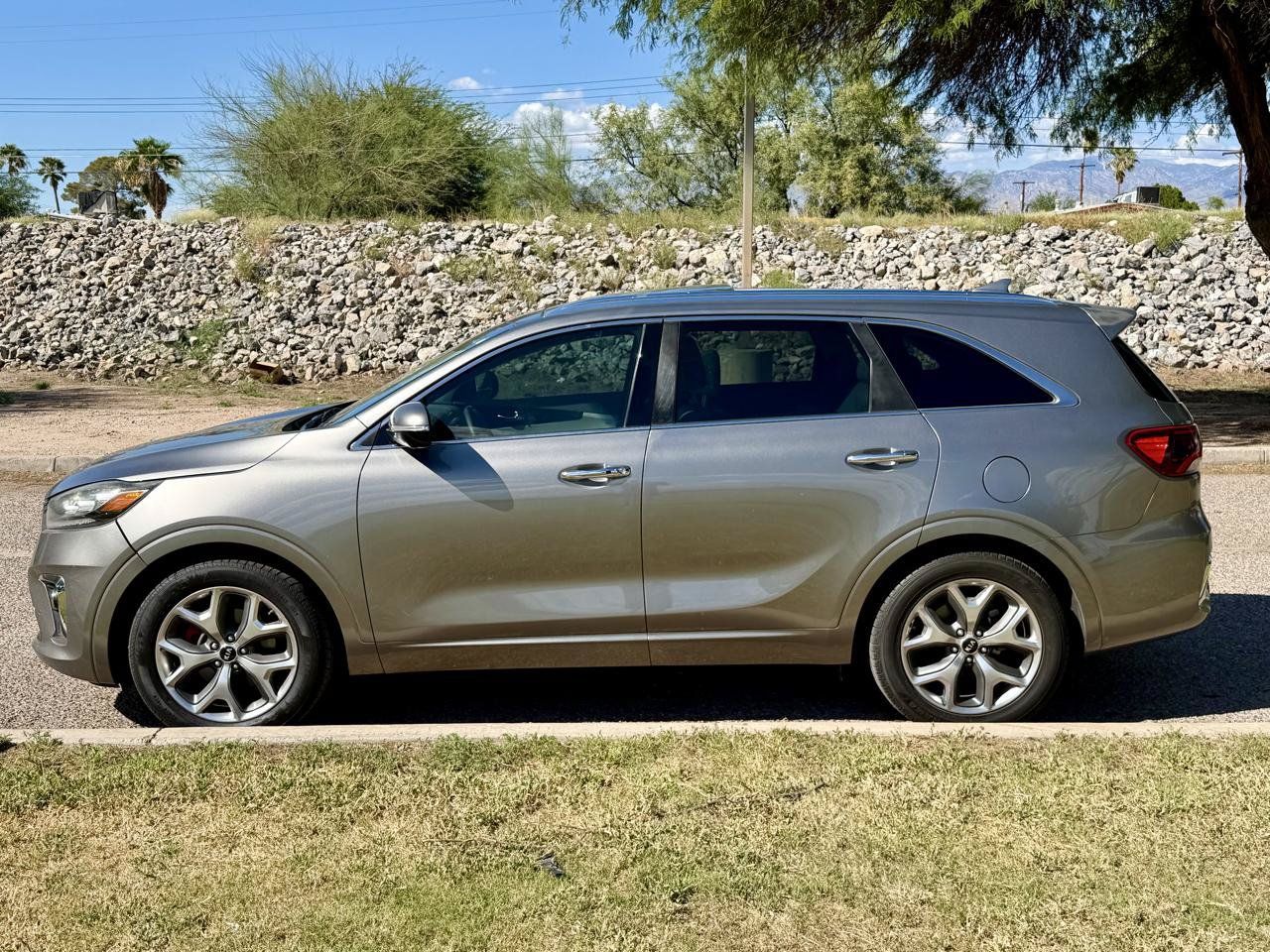 Used 2019 Kia Sorento SX w/ SX Touring Package FWD image 2