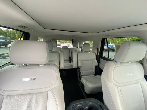 Certified 2025 Ford Expedition Platinum AWD/4WD image 29