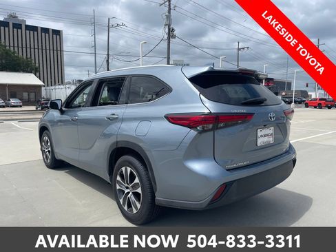 Used 2022 Toyota Highlander XLE FWD image 3