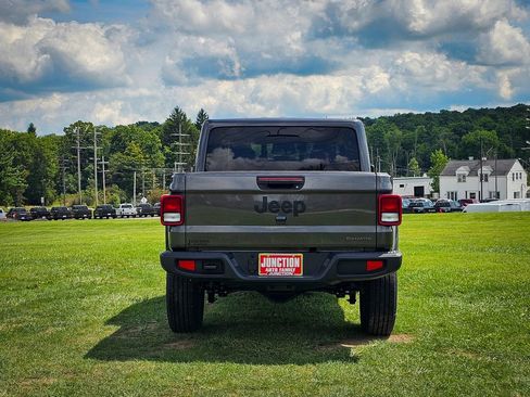 New 2026 Jeep Gladiator Sport AWD/4WD image 4