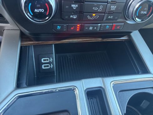 Used 2020 Ford F150 Lariat w/ Equipment Group 502A Luxury image 26