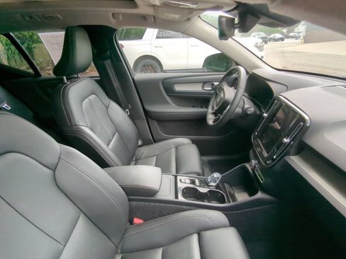 Used 2026 Volvo XC40 B5 Plus AWD/4WD image 13