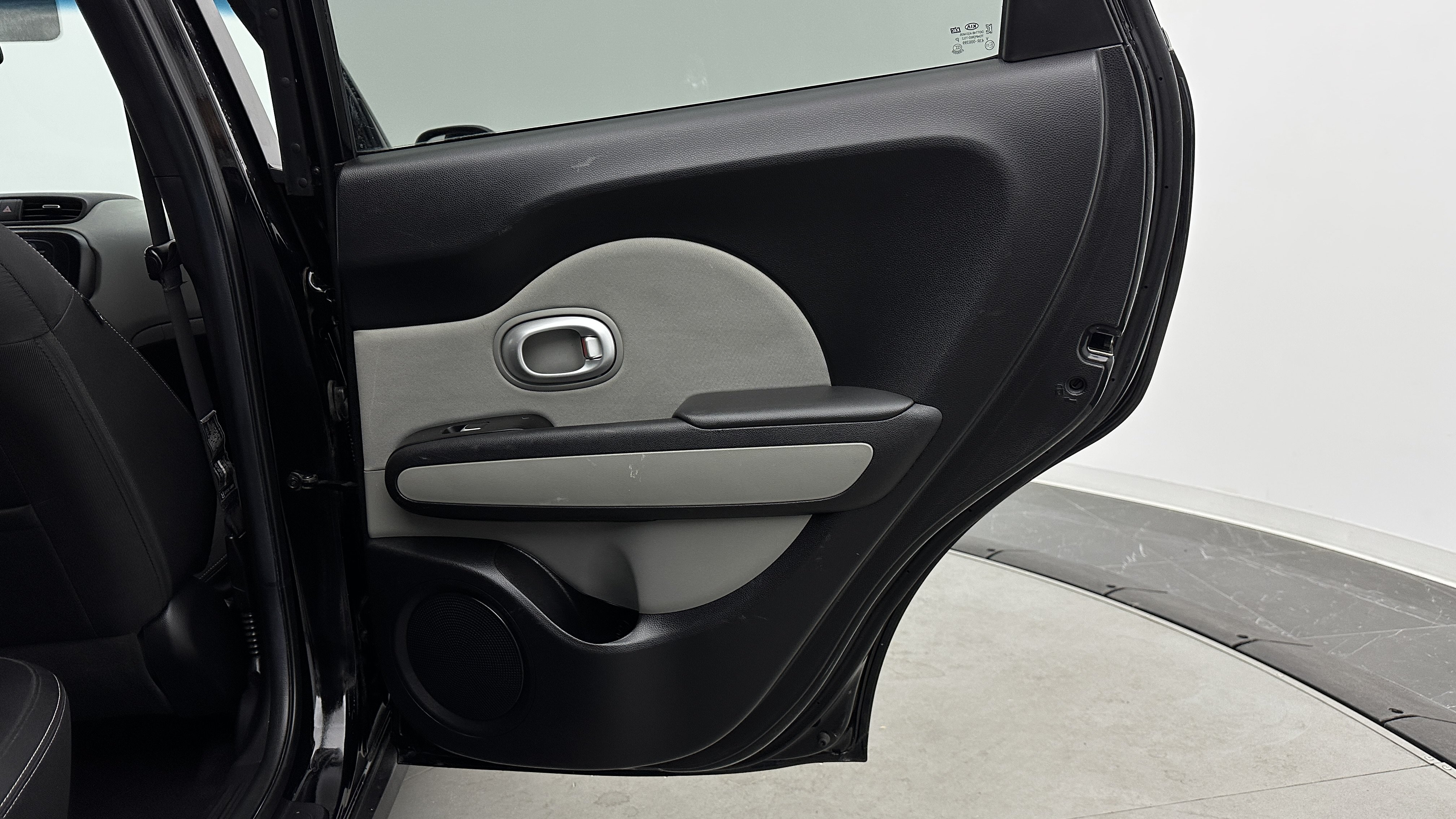 Used 2017 Kia Soul + FWD image 23