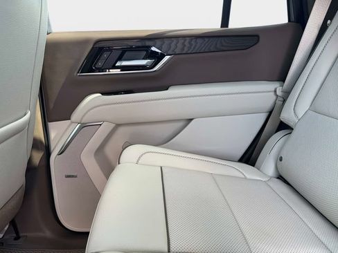 New 2026 GMC Yukon Denali w/ Denali Reserve Package AWD/4WD image 14