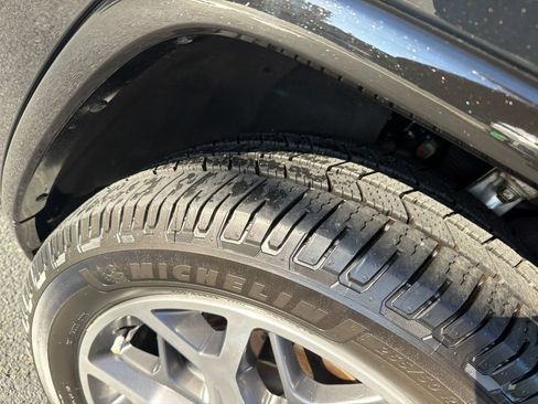 Used 2020 Jeep Grand Cherokee Overland AWD/4WD image 10