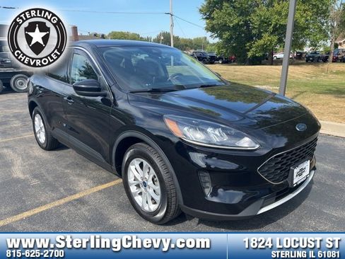 Used 2020 Ford Escape SE image 2