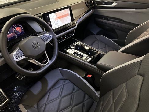 New 2025 Volkswagen Atlas Peak Edition SE image 9