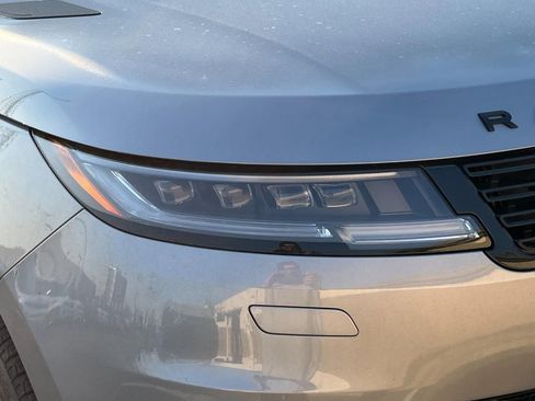 Used 2025 Land Rover Range Rover Sport SE image 32