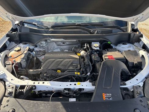 Used 2025 Chevrolet Trax LT w/ LT Convenience Package image 32