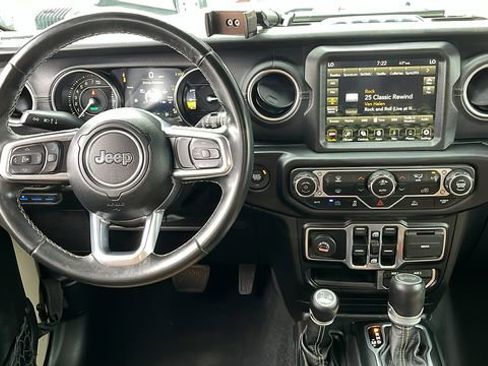 Used 2022 Jeep Wrangler Unlimited Sahara AWD/4WD image 4