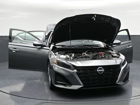 New 2025 Nissan Altima 2.5 SL image 39