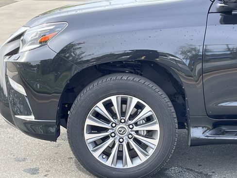 Used 2023 Lexus GX 460 Luxury w/ Accessory Package image 5