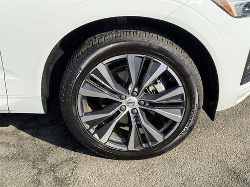 Used 2022 Volvo XC60 B5 Momentum w/ Protection Package Premier image 25