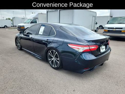 Used 2018 Toyota Camry SE w/ Moonroof Package FWD image 5