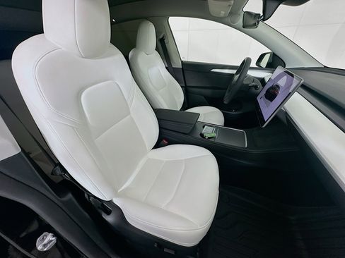 Used 2024 Tesla Model Y Long Range RWD image 30