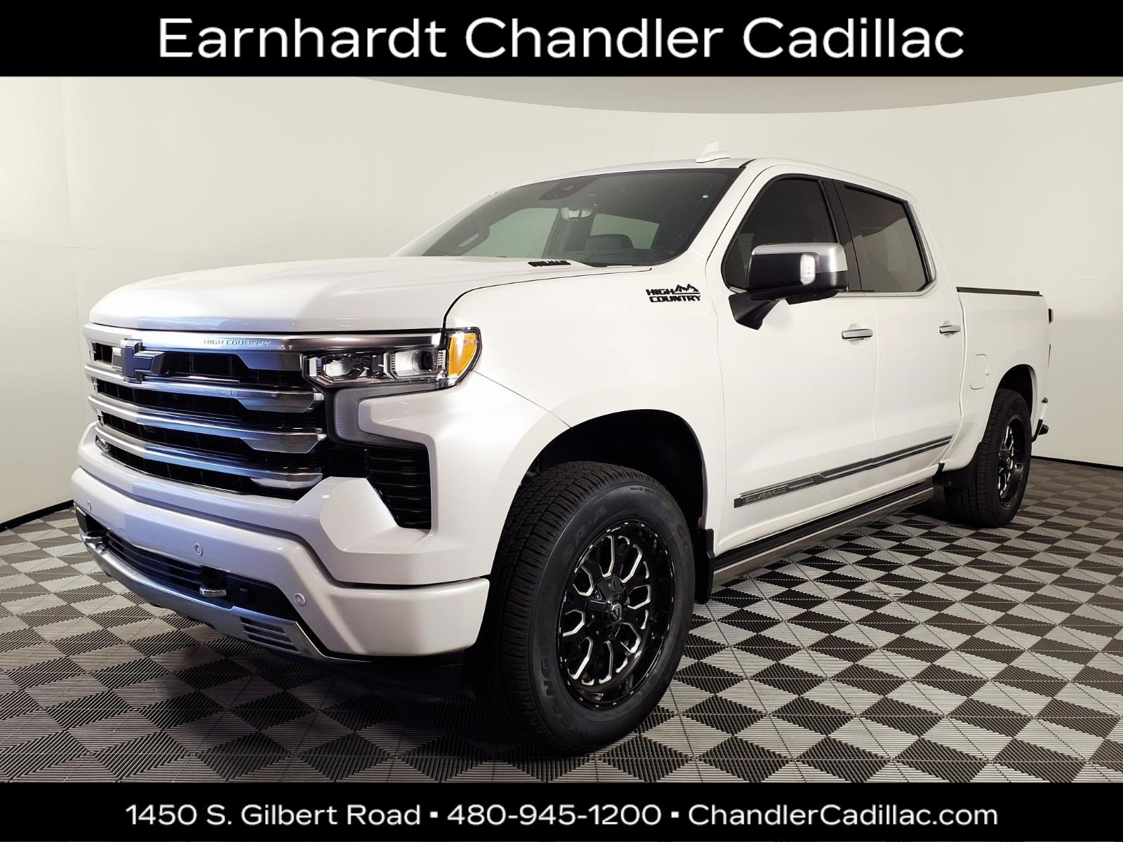 Used 2023 Chevrolet Silverado 1500 High Country w/ High Country Premium Package AWD/4WD image 1