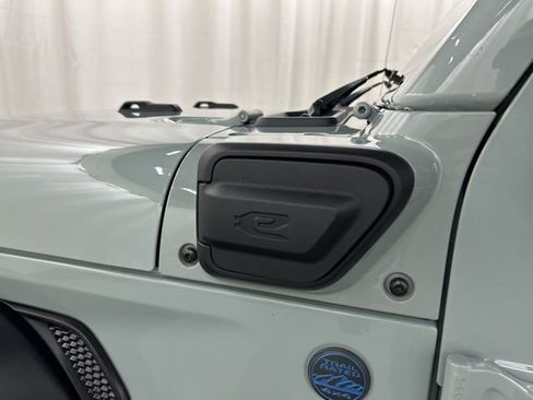 Used 2023 Jeep Wrangler Unlimited w/ Cold Weather Group image 9