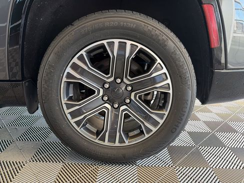 Used 2024 Jeep Wagoneer L Series II w/ Flexible Seating Group image 8