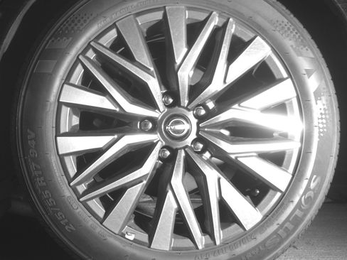 Used 2025 Nissan Altima 2.5 SV FWD image 14