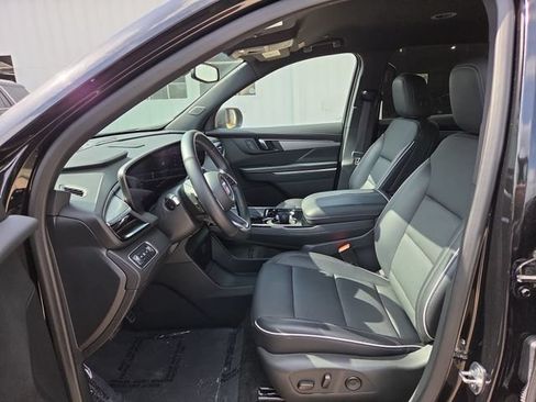 Certified 2025 Buick Enclave Preferred FWD image 20