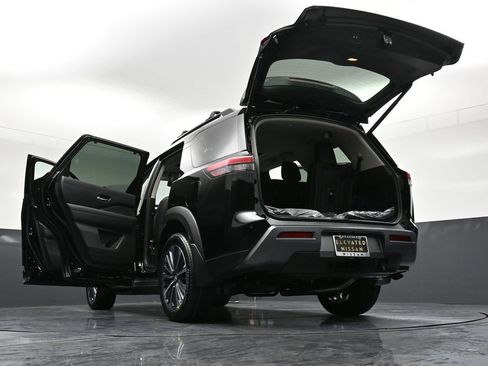 New 2026 Nissan Pathfinder Platinum image 40