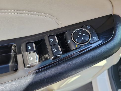 Used 2019 Ford Edge Titanium FWD image 14
