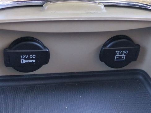 Used 2014 Dodge Grand Caravan SXT w/ UConnect Hands-Free Group image 31