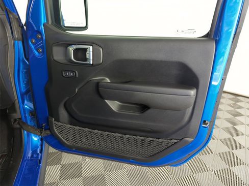 Used 2022 Jeep Wrangler Unlimited Rubicon 4xe image 32