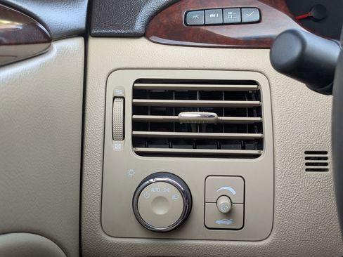 Used 2008 Buick Lucerne CXL FWD image 19