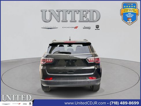 Used 2019 Jeep Compass Latitude image 3