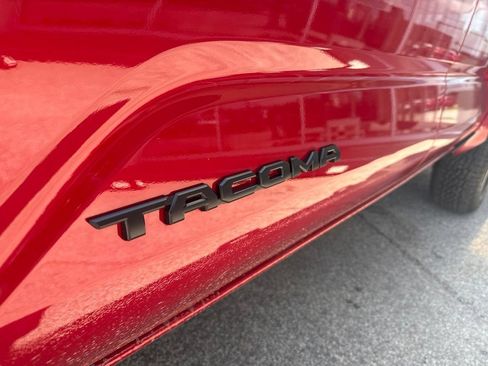Used 2025 Toyota Tacoma TRD Off-Road AWD/4WD image 10