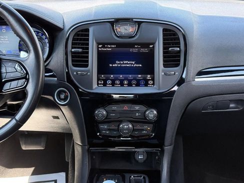Used 2020 Chrysler 300 S RWD image 9
