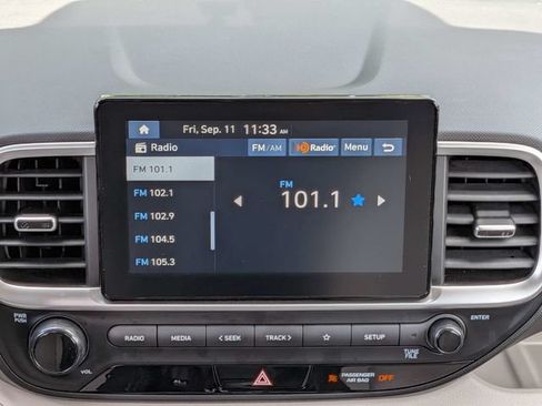 Used 2025 Hyundai Venue SEL FWD image 20