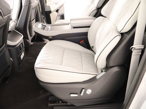 New 2026 Lincoln Navigator L Black Label AWD/4WD image 13