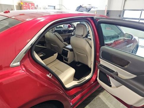 Used 2017 Lincoln Continental Premiere image 18