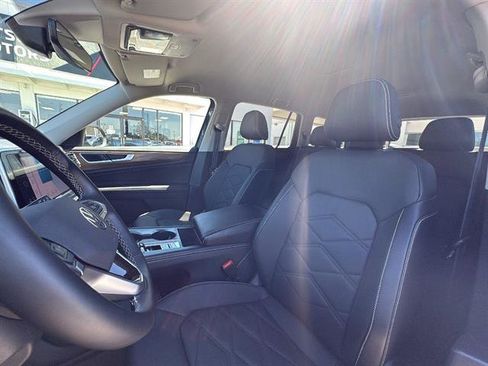 Certified 2025 Volkswagen Atlas SE image 14